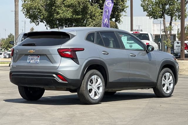 Used 2024 Chevrolet Trax LS FWD image 4