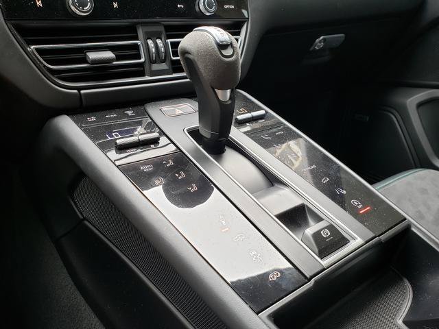 Used 2024 Porsche Macan GTS AWD/4WD image 25