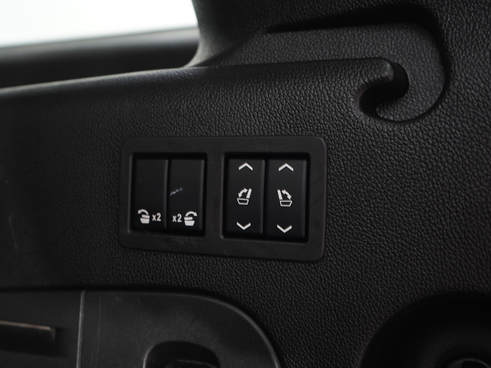 Used 2020 Chevrolet Suburban LT AWD/4WD image 11