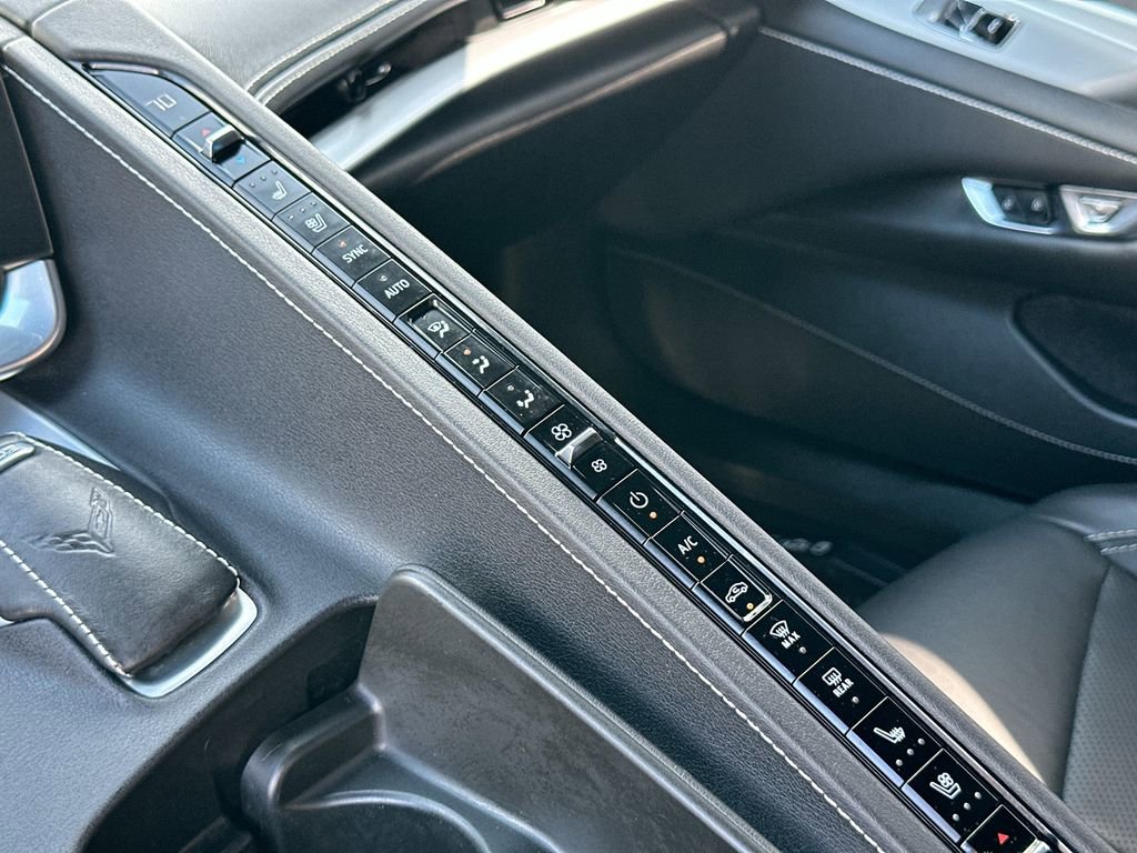 Used 2022 Chevrolet Corvette 2LT Coupe w/ Z51 Performance Package image 16