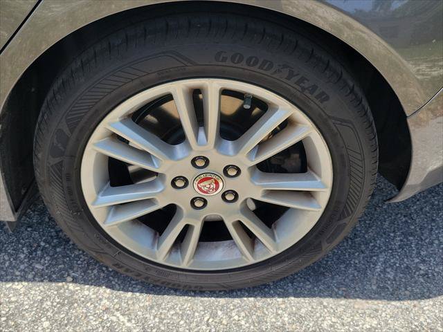 Used 2019 Jaguar XE Premium AWD/4WD image 7