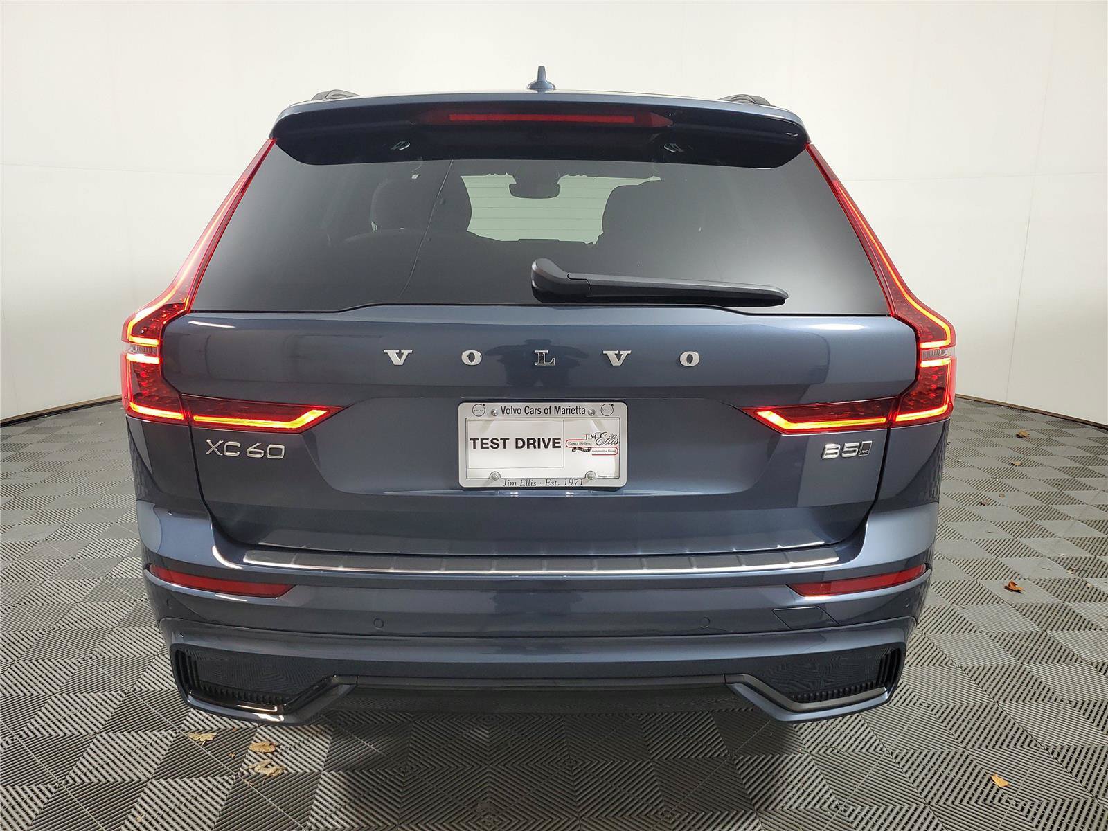 New 2026 Volvo XC60 B5 Plus w/ Protection Package Premier AWD/4WD image 5