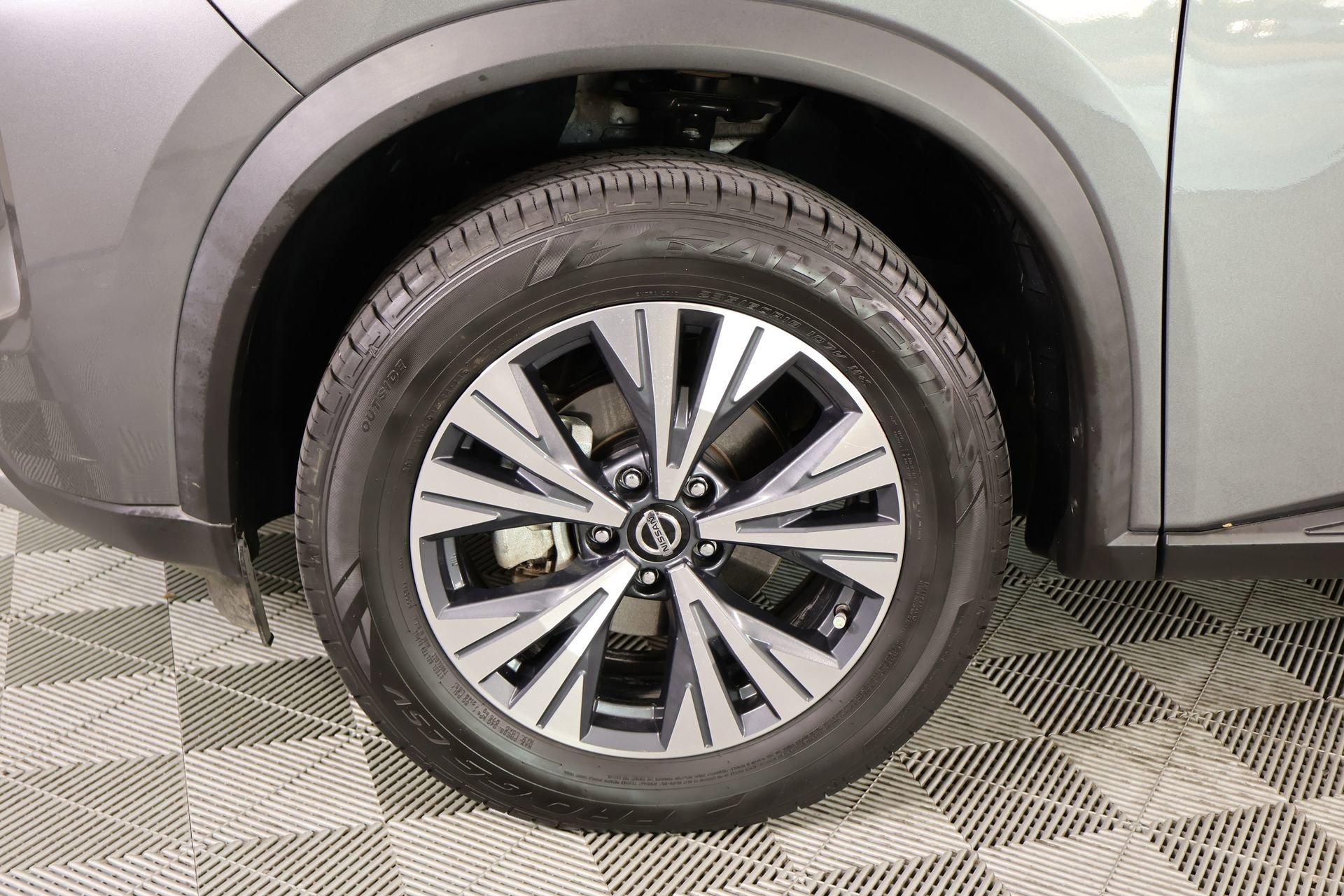 Used 2021 Nissan Rogue SV image 16