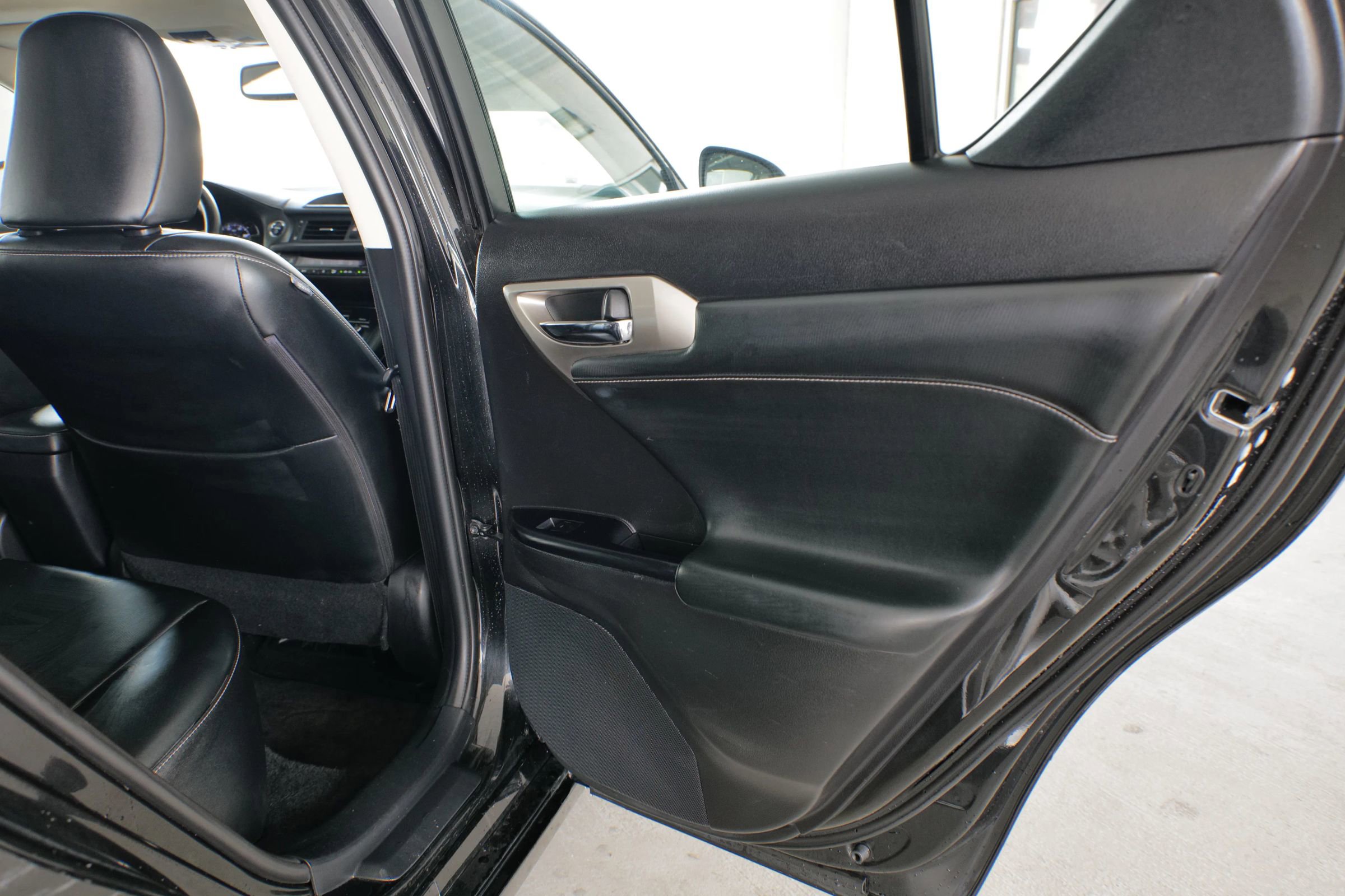 Used 2017 Lexus CT 200h image 31