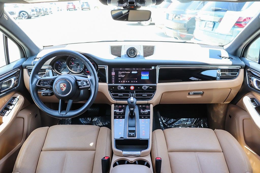 Used 2024 Porsche Macan AWD/4WD image 12