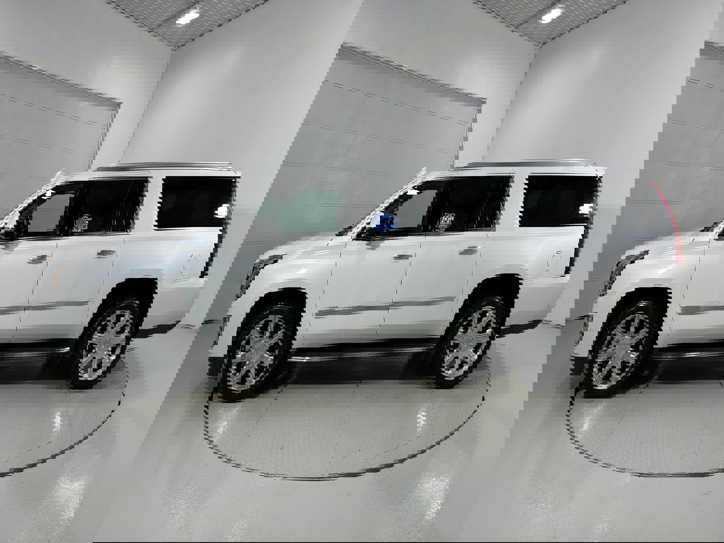 Used 2020 Cadillac Escalade ESV Premium Luxury image 22