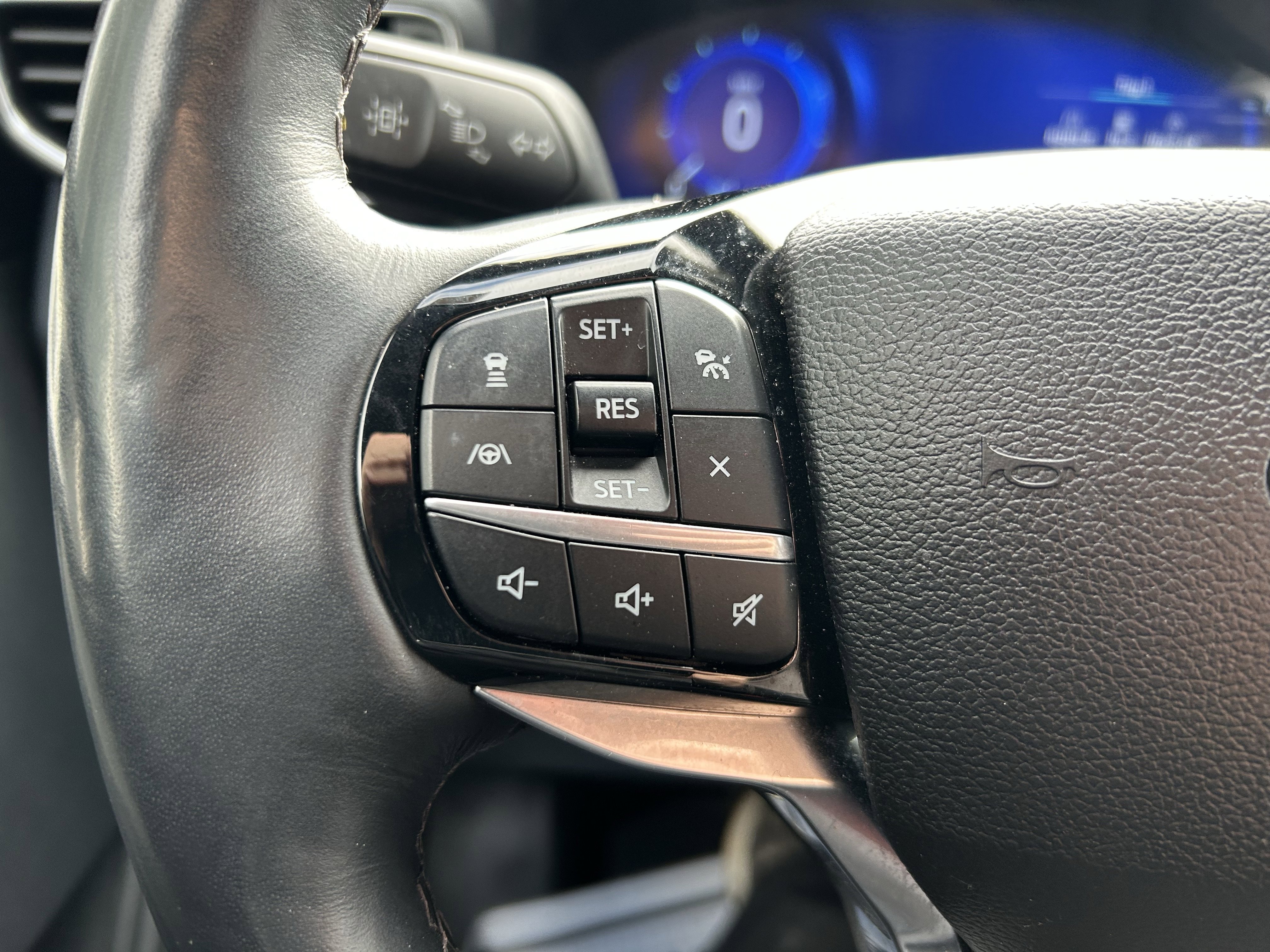 Used 2022 Ford Explorer Platinum w/ Equipment Group 601A image 18