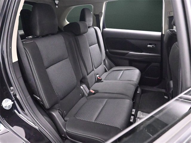 Used 2018 Mitsubishi Outlander SE image 17