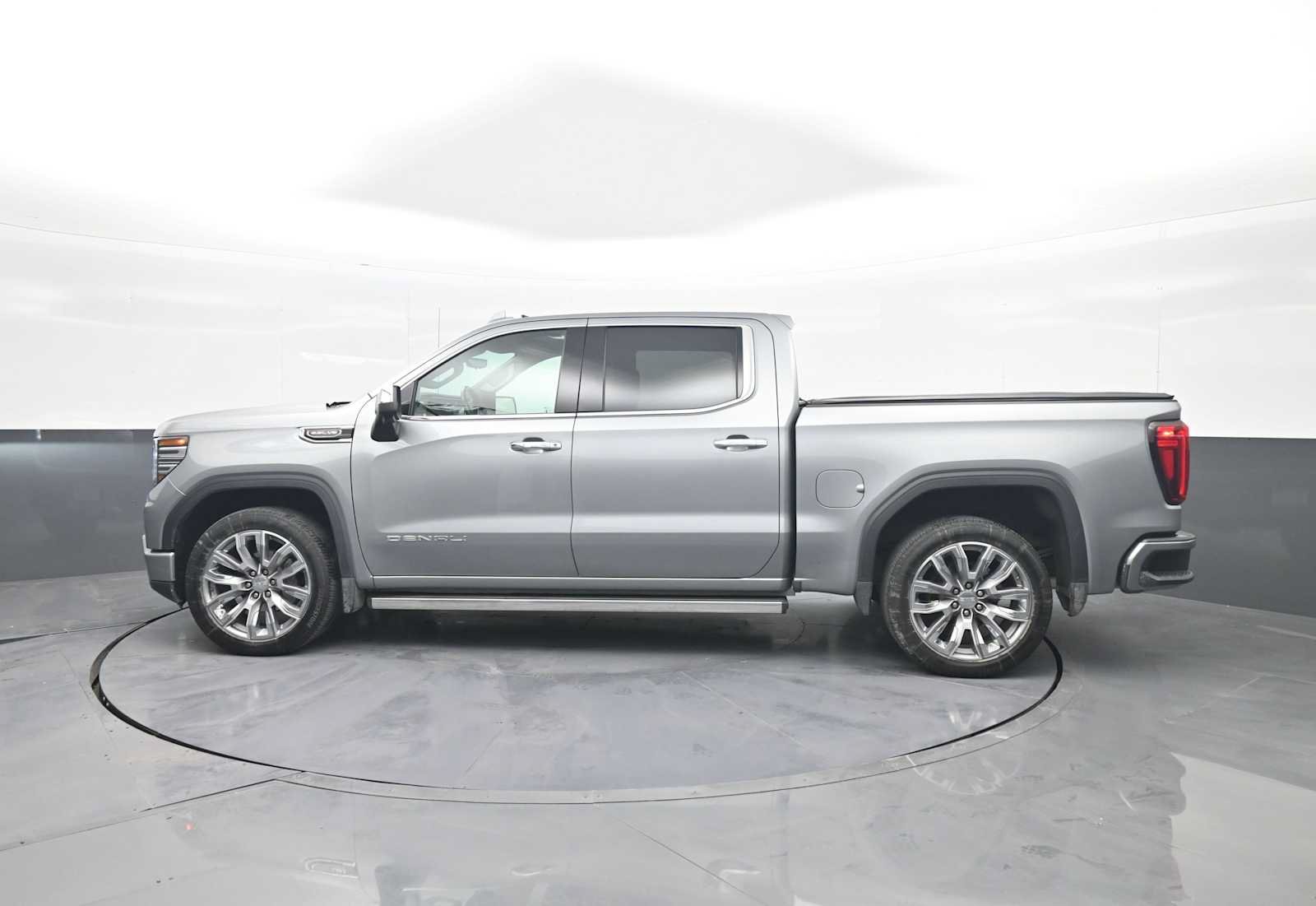 Used 2024 GMC Sierra 1500 Denali w/ Denali Reserve Package AWD/4WD image 5