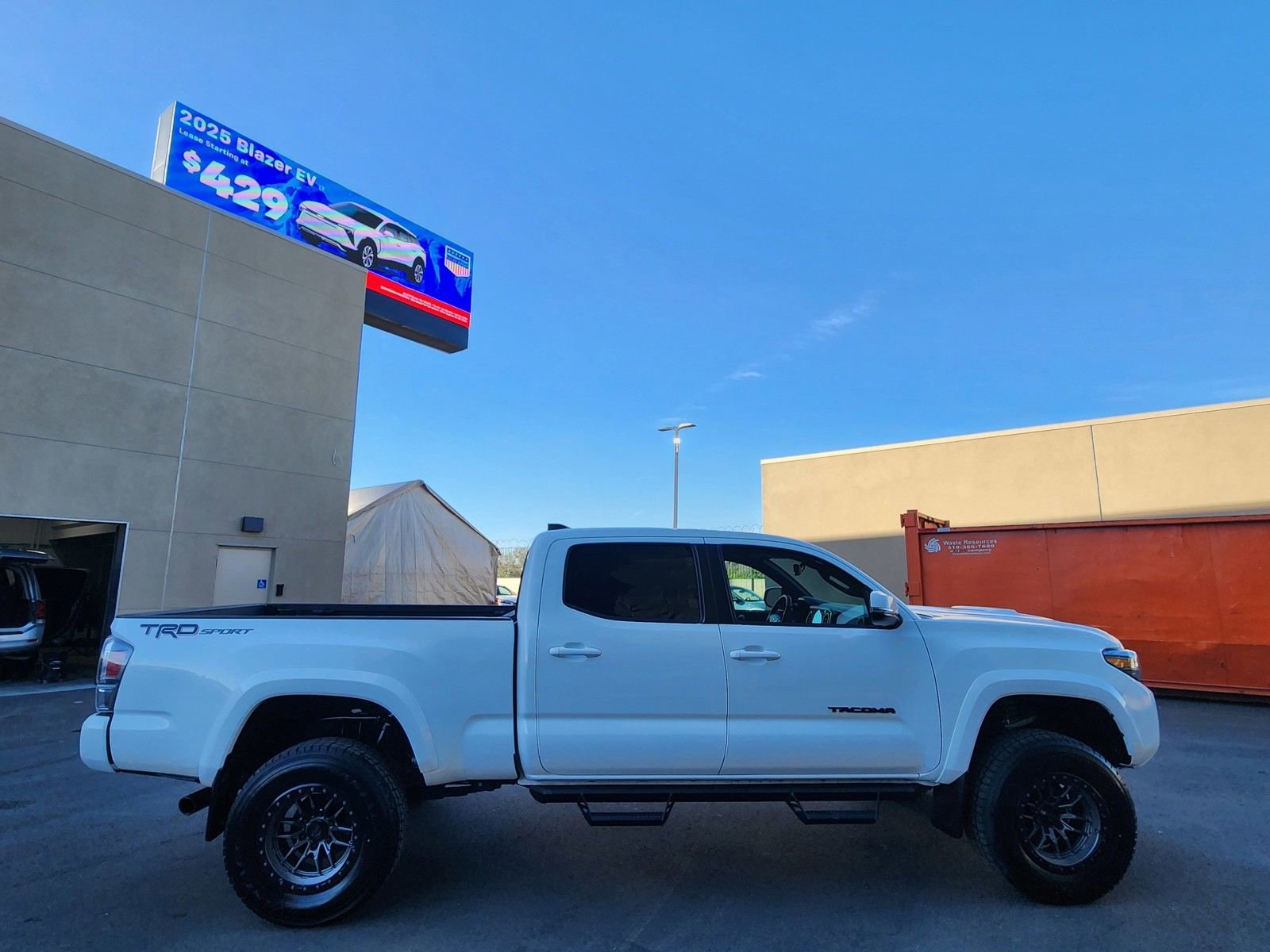 Used 2023 Toyota Tacoma TRD Sport w/ Black Out Package (TMS) image 33