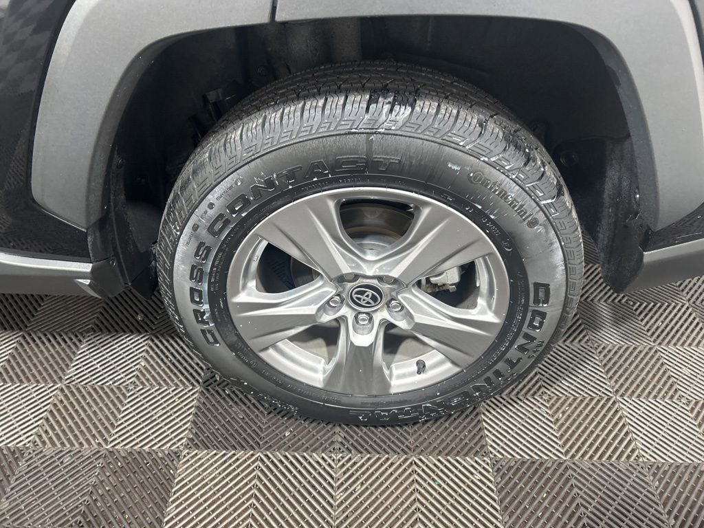 Used 2024 Toyota RAV4 XLE w/ Convenience Package image 30