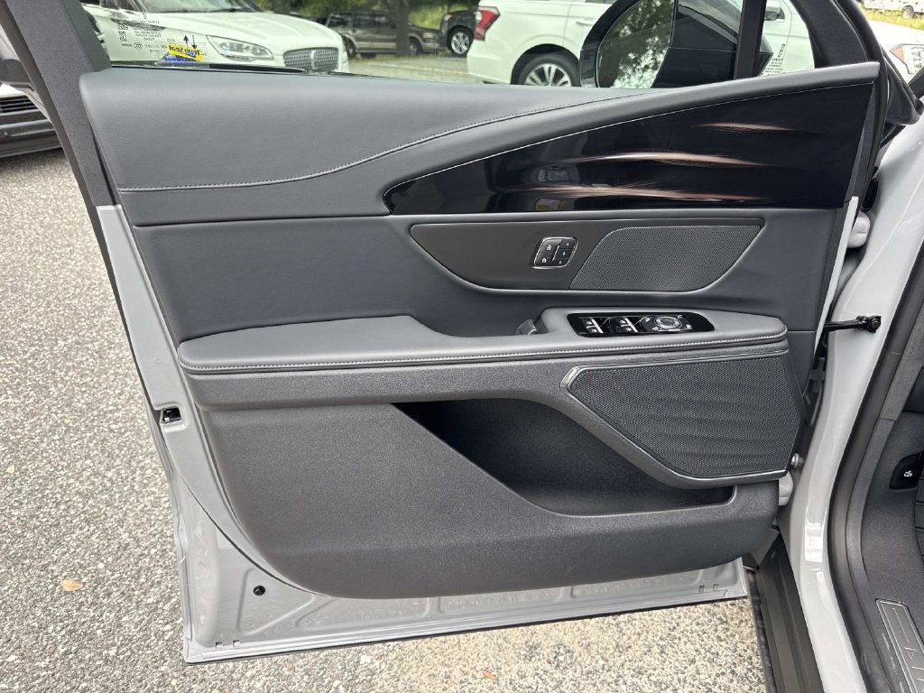 New 2026 Lincoln Nautilus Premier AWD/4WD image 18