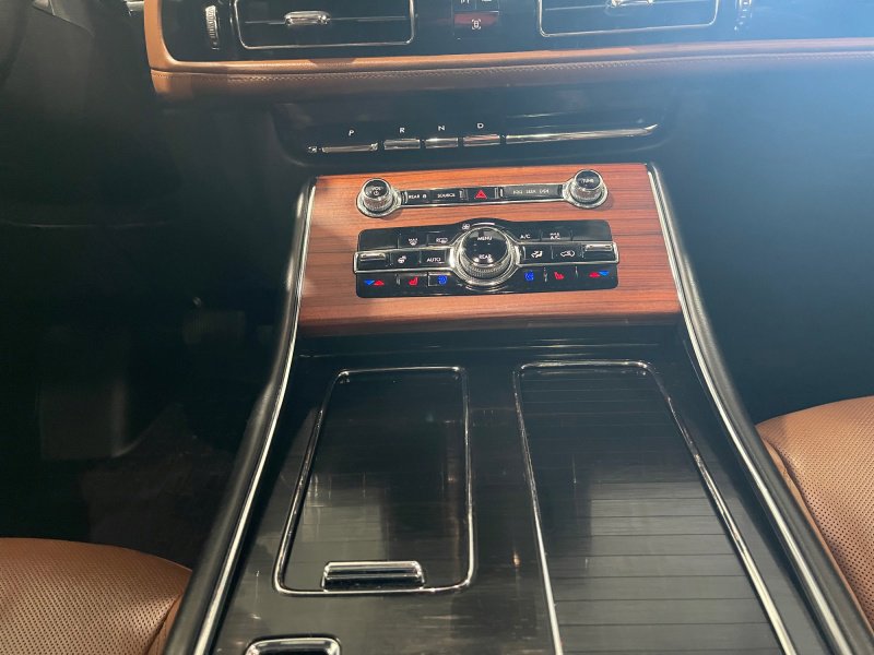 Used 2023 Lincoln Aviator Reserve w/ Equipment Group 201A image 13