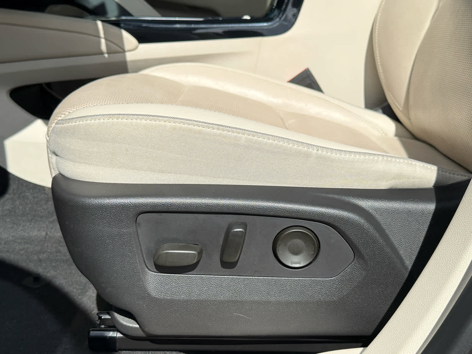 Used 2021 Buick Envision Essence image 13