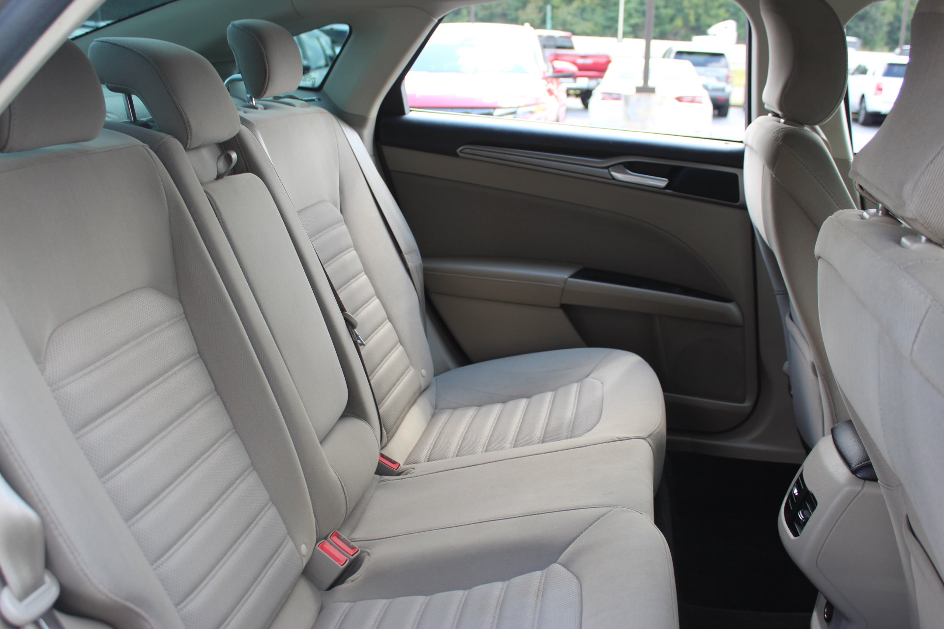 Used 2018 Ford Fusion SE w/ Fusion SE Technology Package image 28