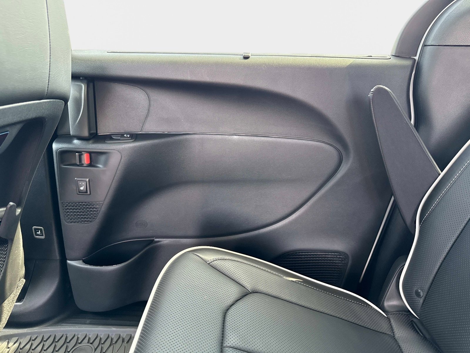 New 2027 Chrysler Pacifica Limited AWD/4WD image 15
