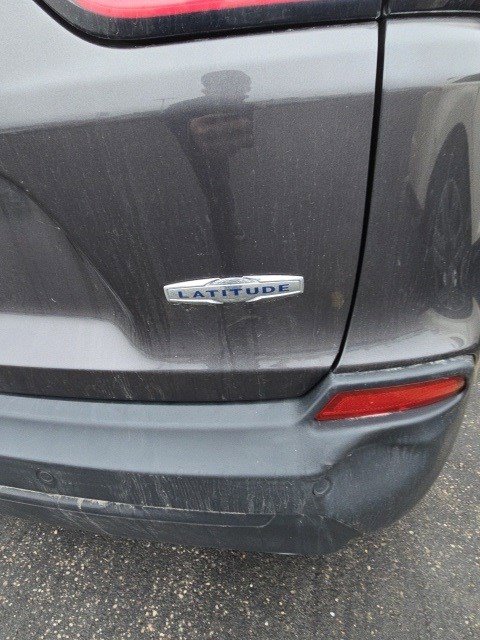 Used 2019 Jeep Cherokee Latitude Plus w/ Comfort/Convenience Group image 21