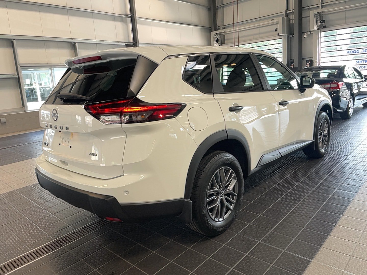 Used 2026 Nissan Rogue S AWD/4WD image 14