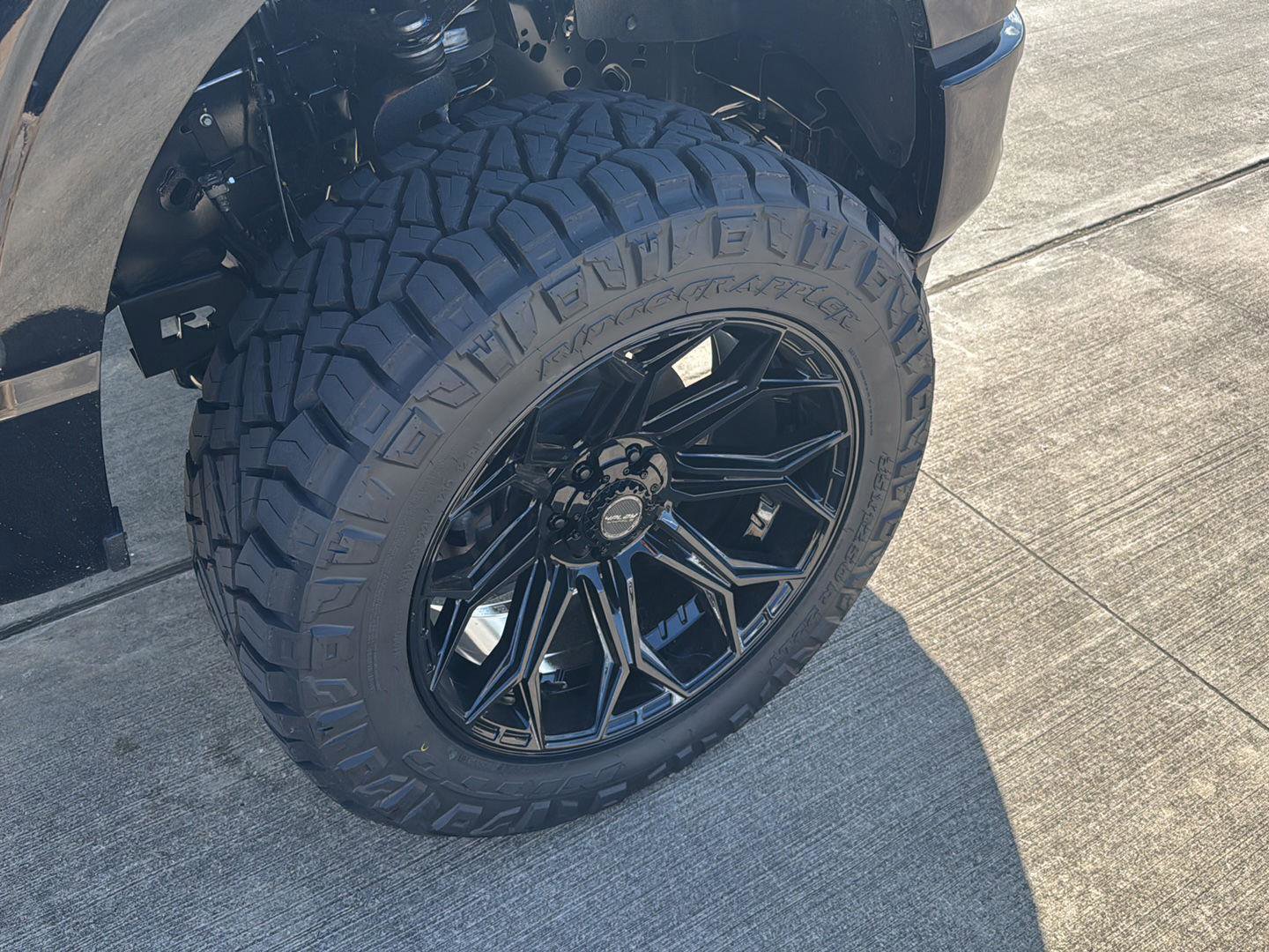 New 2025 Ford F150 Lariat w/ Equipment Group 502A High image 4