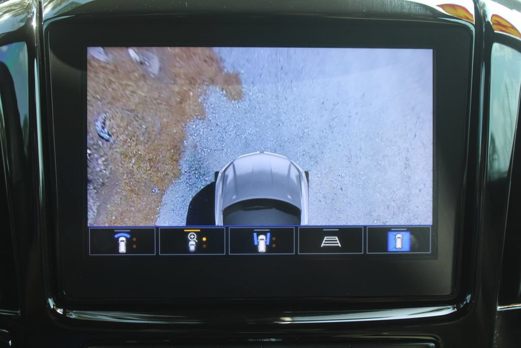 Used 2023 Chevrolet Traverse Premier FWD image 61