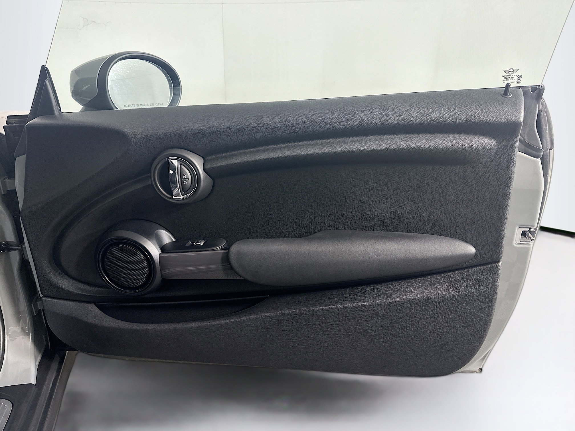 Used 2021 MINI Cooper 2-Door Hardtop w/ Storage Package image 28