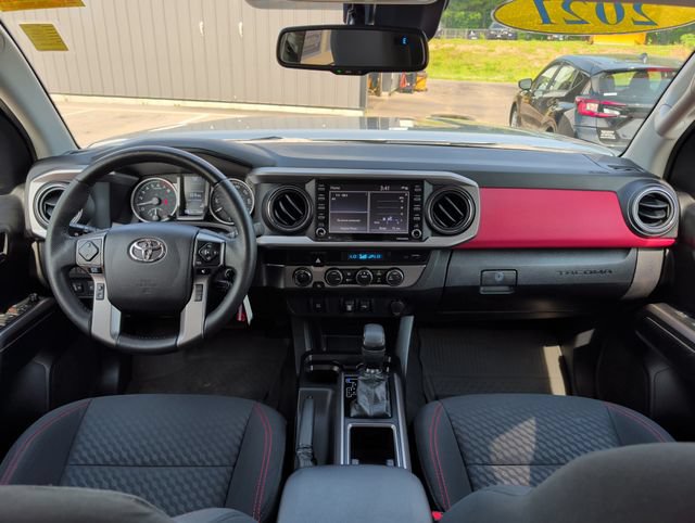 Used 2021 Toyota Tacoma SR5 AWD/4WD image 17