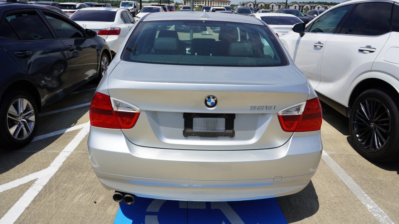 Used 2006 BMW 325i Sedan RWD image 5