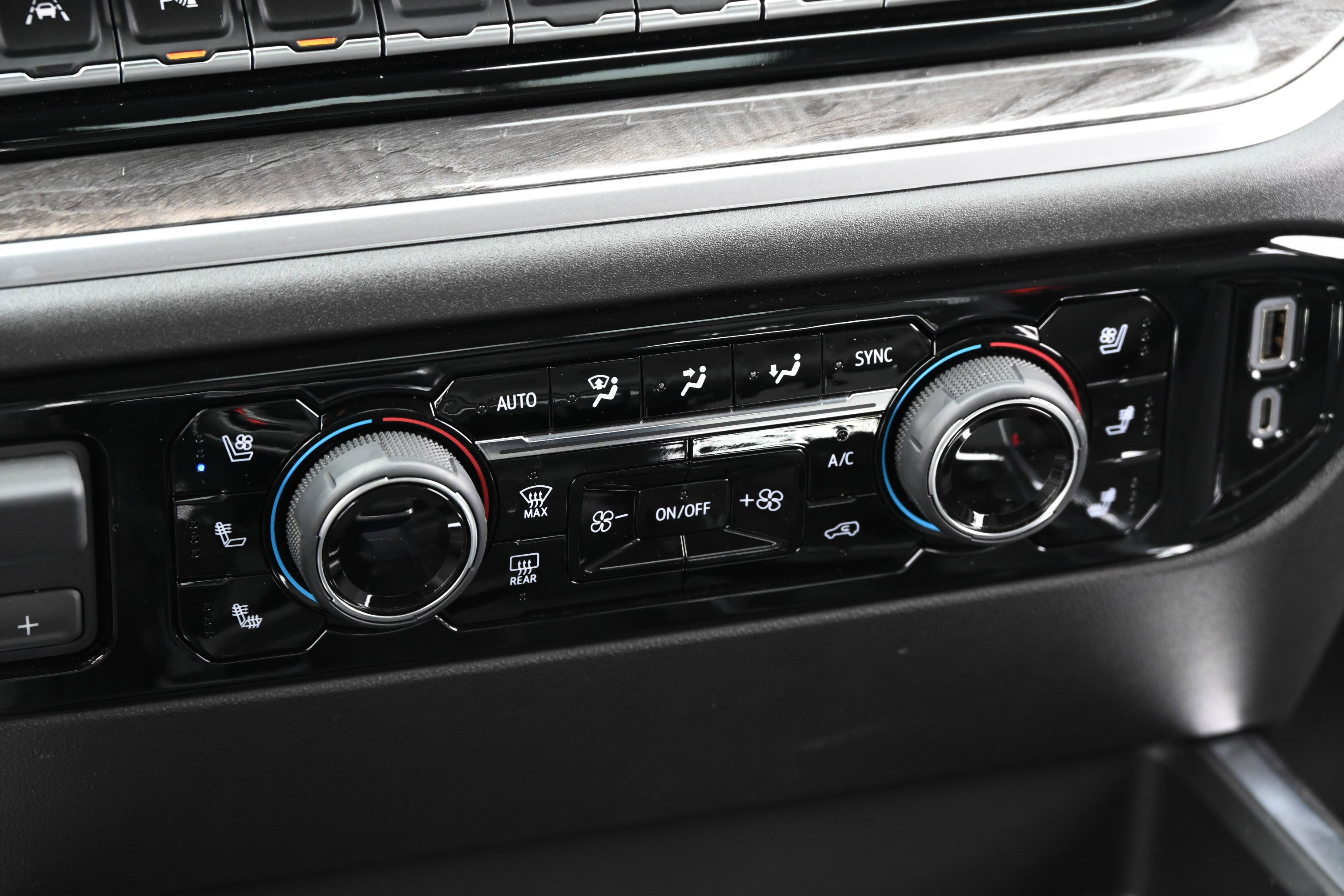 Used 2025 Chevrolet Silverado 1500 LTZ image 21