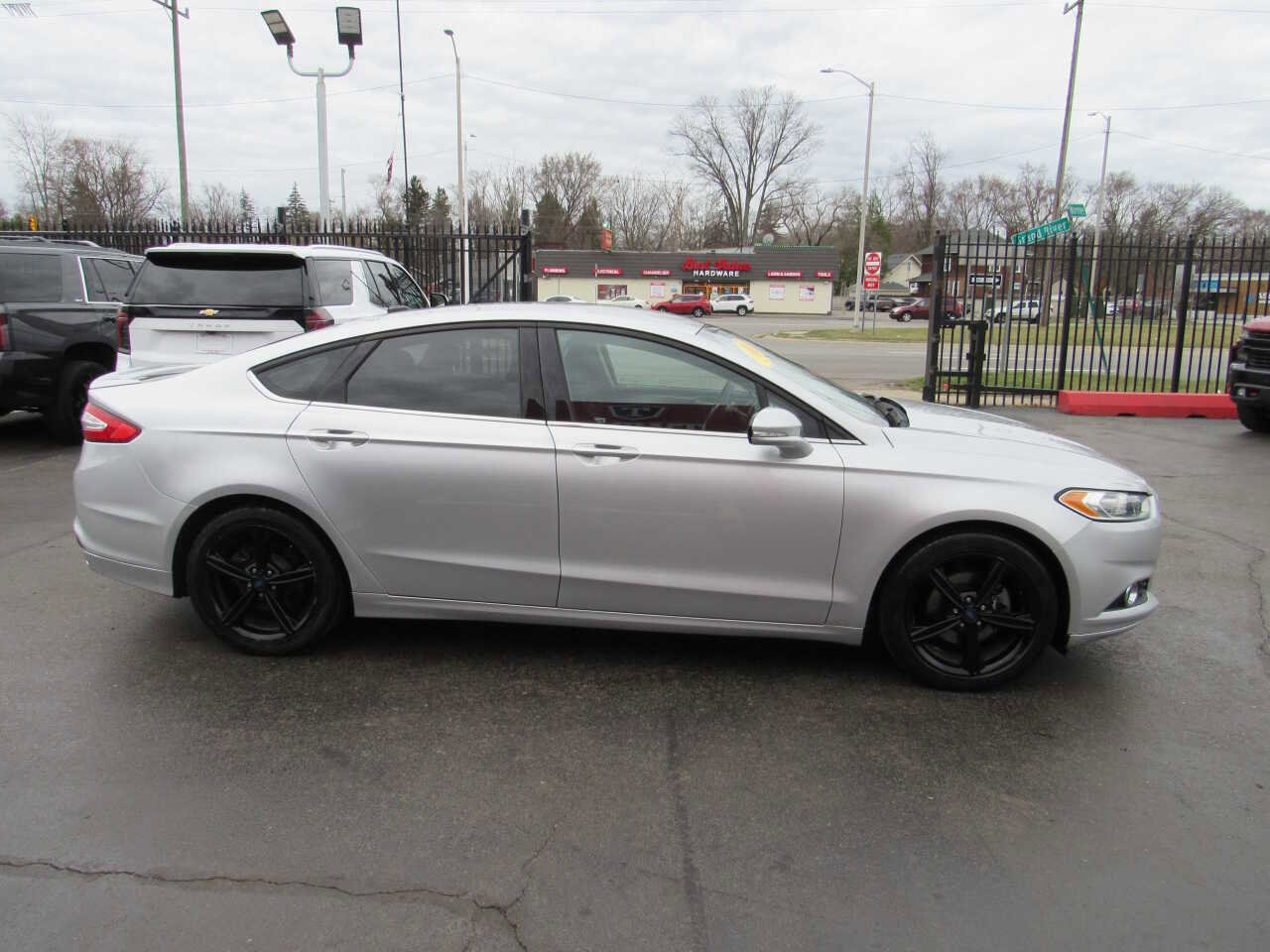Used 2016 Ford Fusion SE w/ Equipment Group 201A image 4