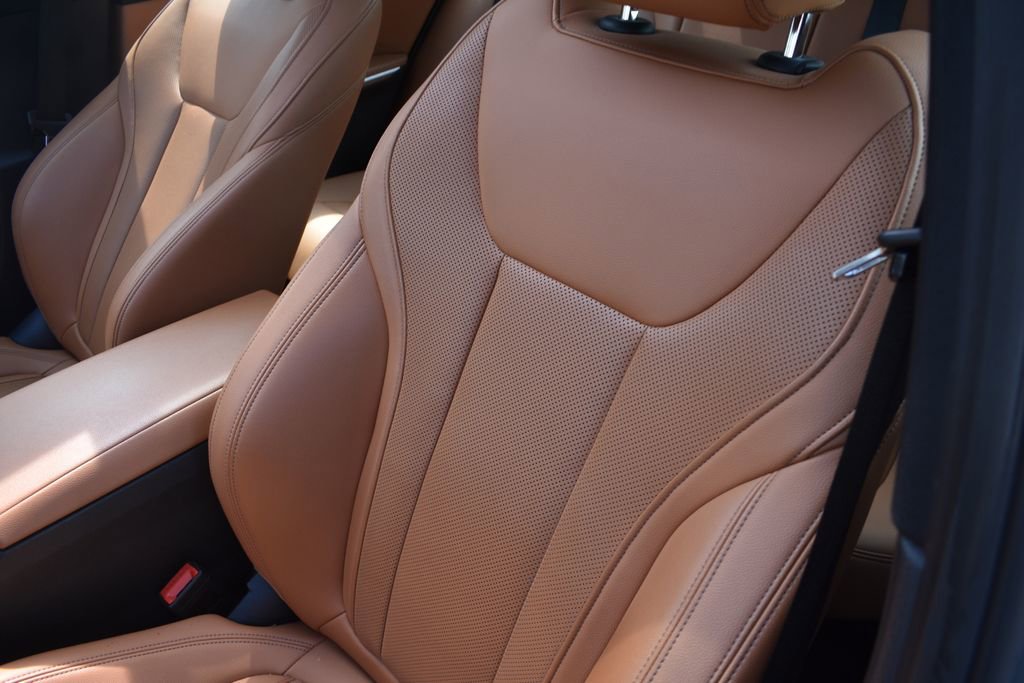 Used 2023 BMW 330e xDrive w/ M Sport Package image 11