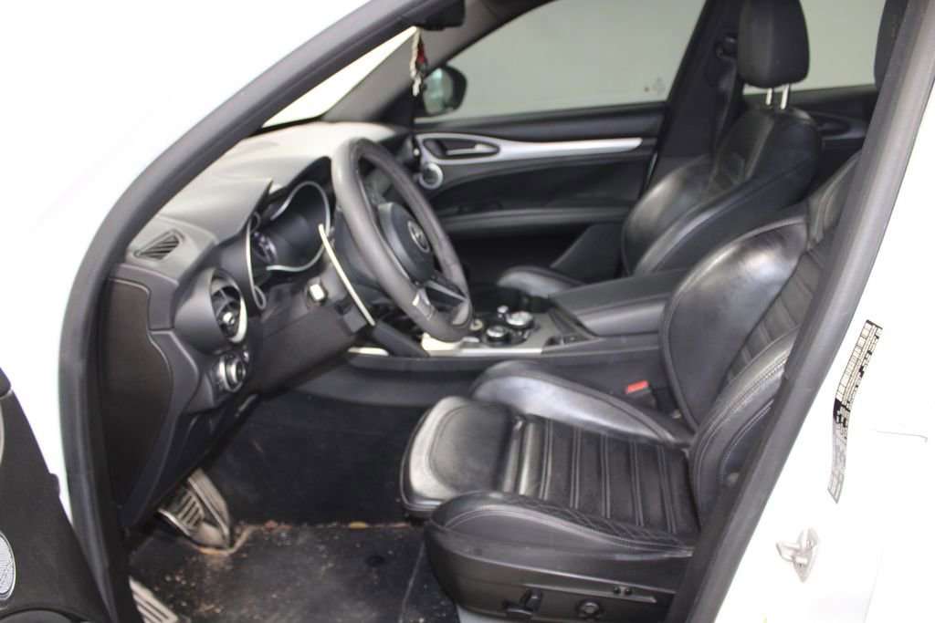 Used 2018 Alfa Romeo Stelvio Ti Sport image 17