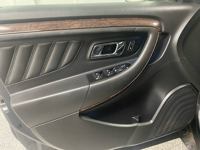 Used 2017 Ford Taurus Limited w/ Driver Assist Package image 10