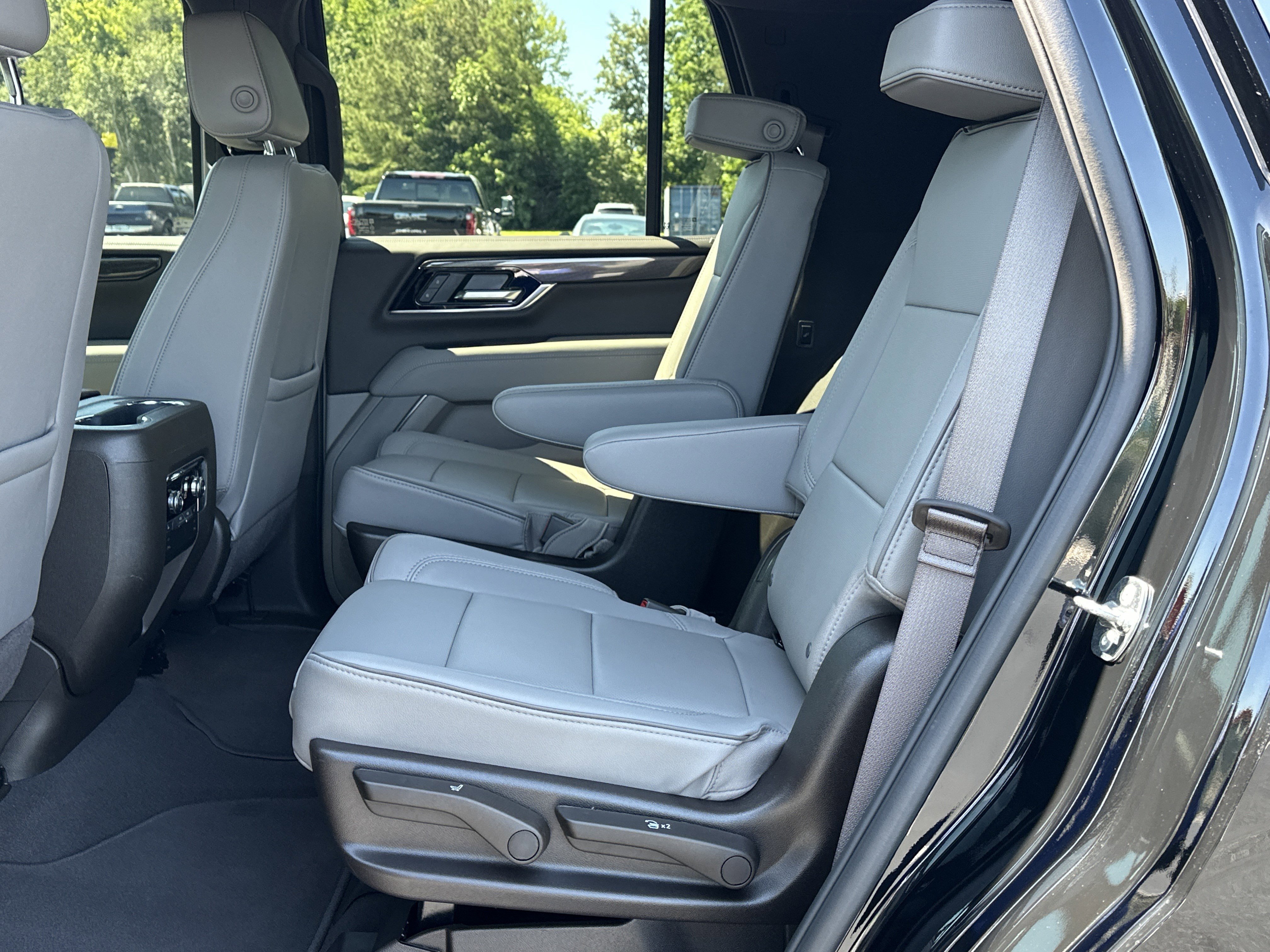 Used 2025 GMC Yukon Elevation w/ Technology Package RWD image 16