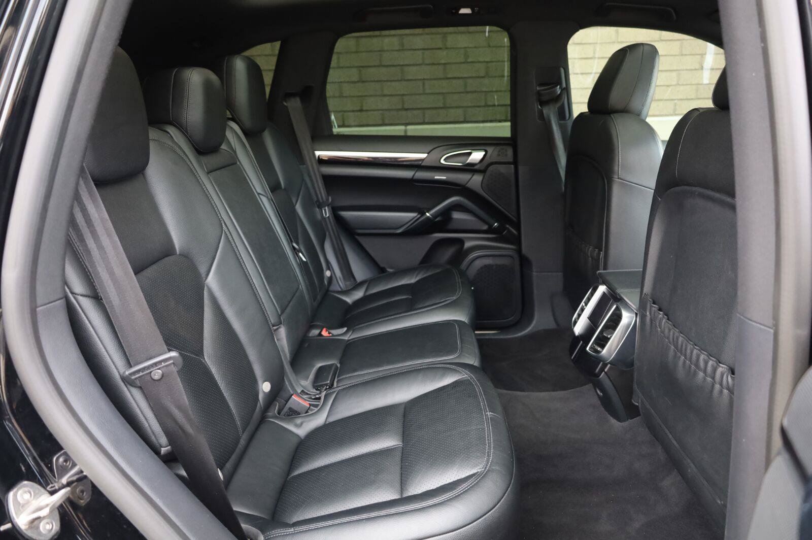 Used 2018 Porsche Cayenne AWD/4WD image 26