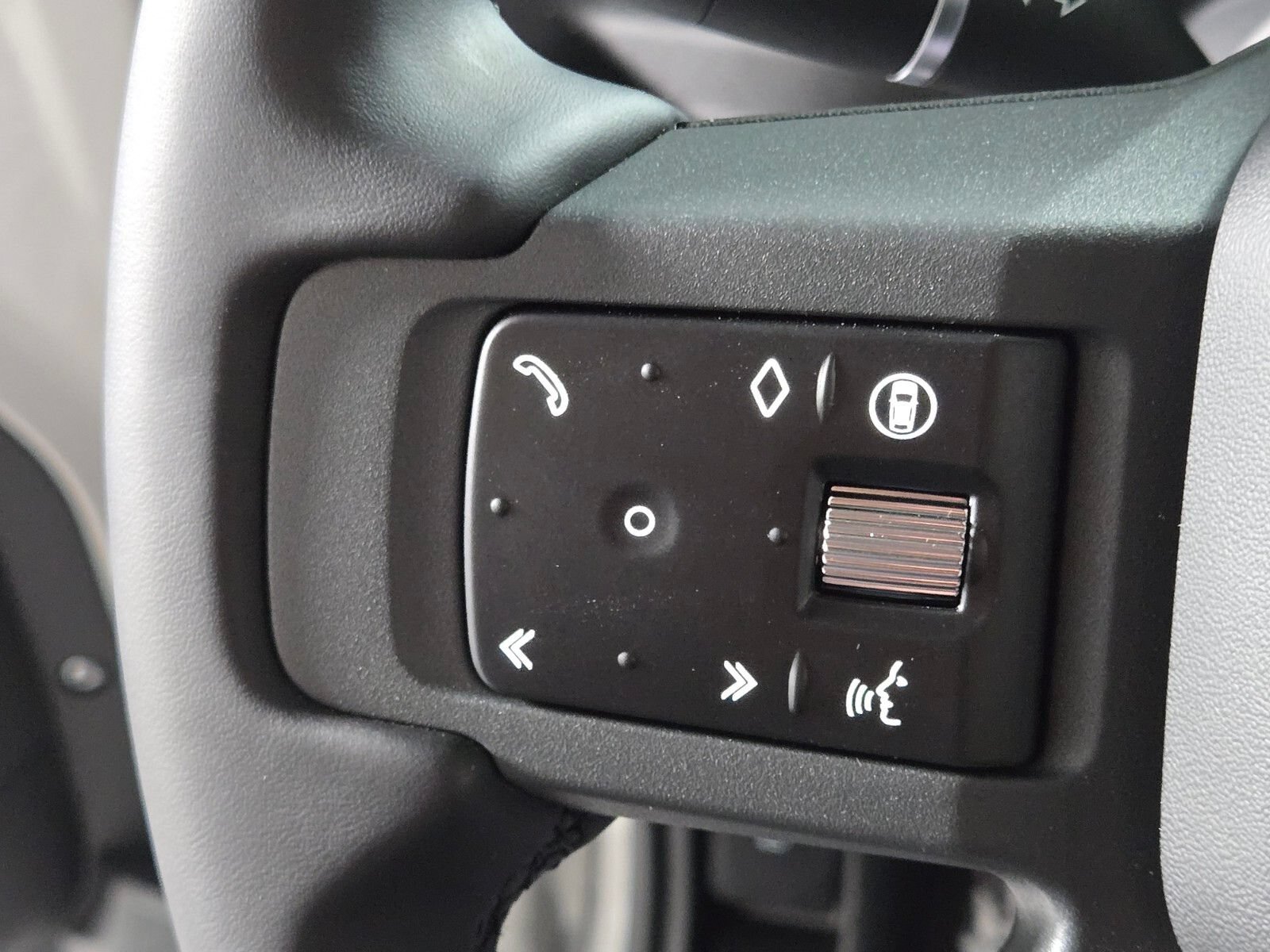 New 2026 Land Rover Defender 130 X-Dynamic SE AWD/4WD image 27
