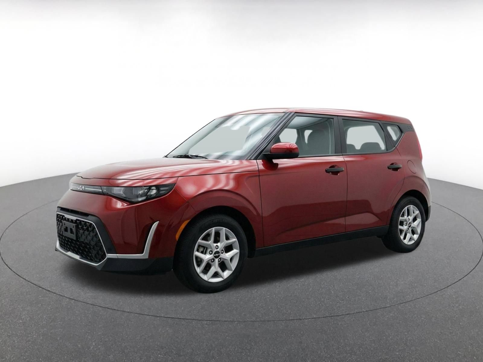 Used 2025 Kia Soul LX w/ LX Technology Package FWD image 3