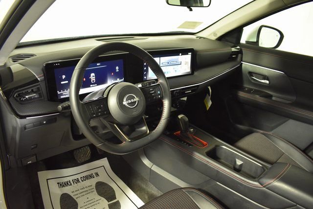 Certified 2025 Nissan Kicks SR image 12