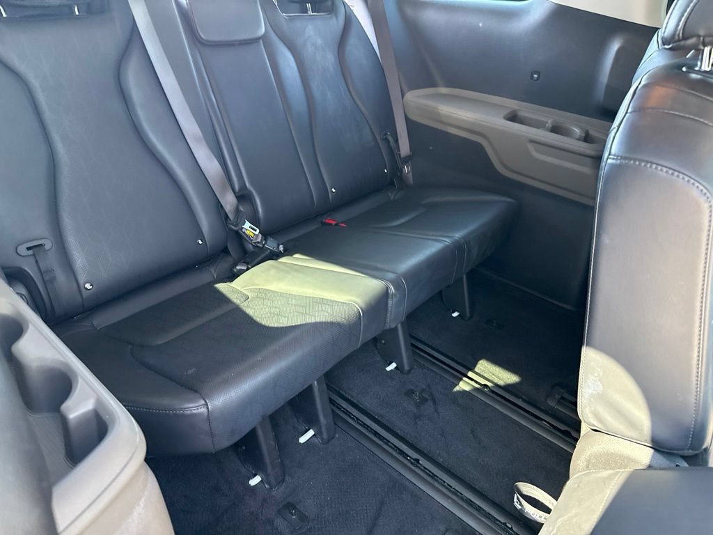 Used 2025 Kia Carnival FWD image 34