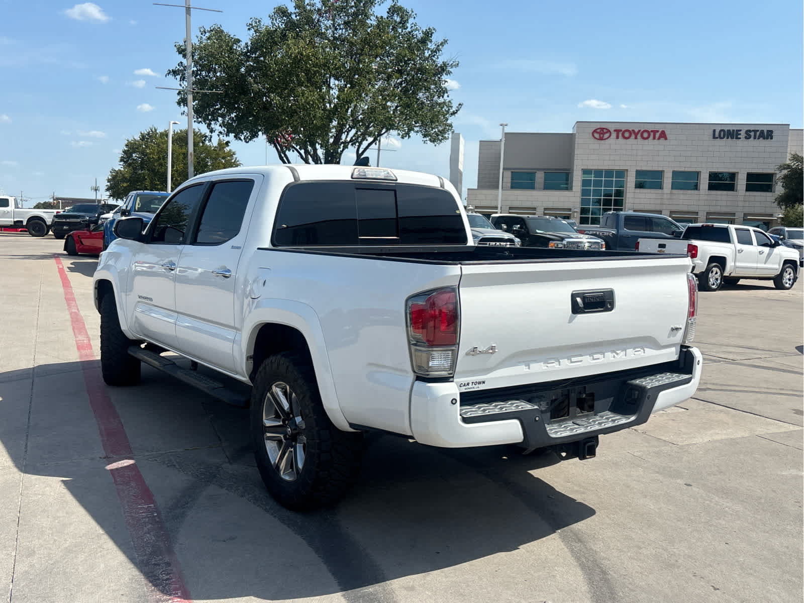 Used 2017 Toyota Tacoma Limited w/ Tow Package AWD/4WD image 4