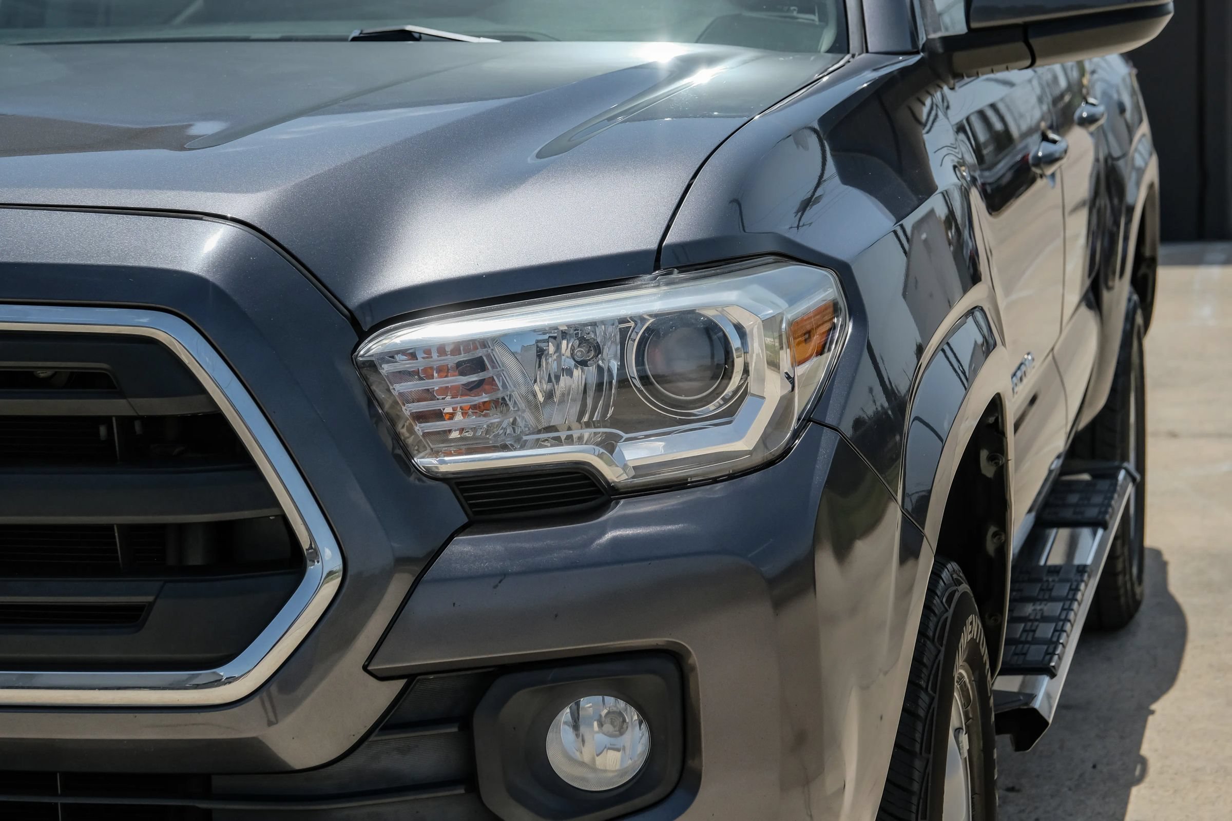 Used 2017 Toyota Tacoma SR5 RWD image 40