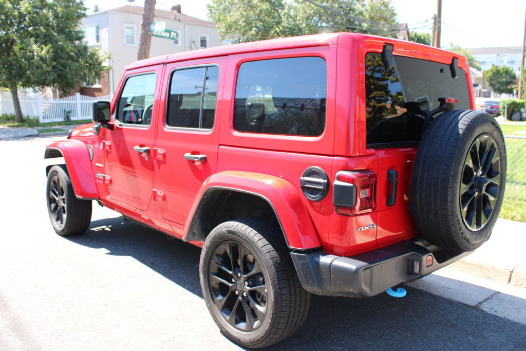 Used 2024 Jeep Wrangler Unlimited Sahara AWD/4WD image 7