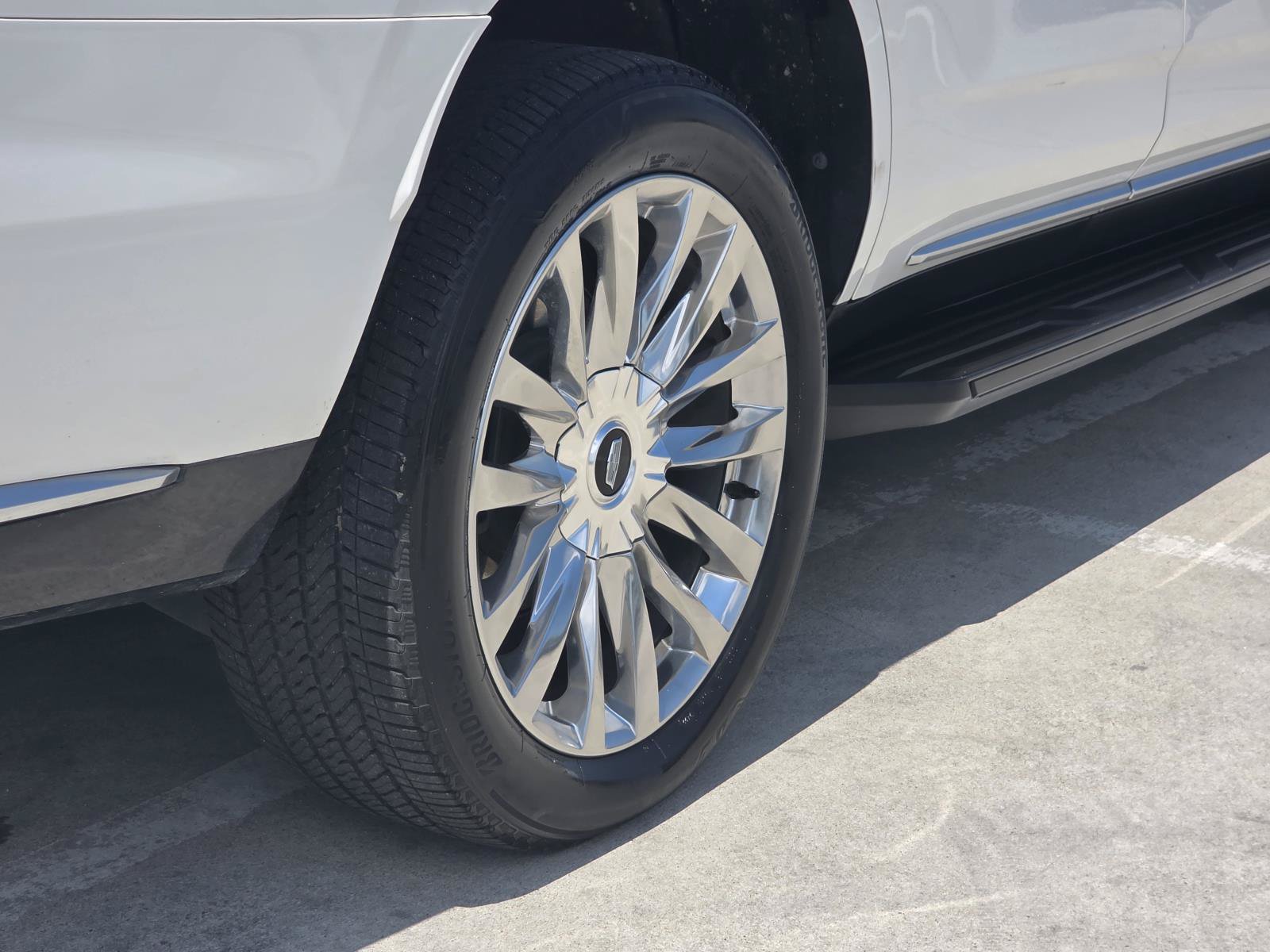 Used 2023 Cadillac Escalade Premium Luxury RWD image 12
