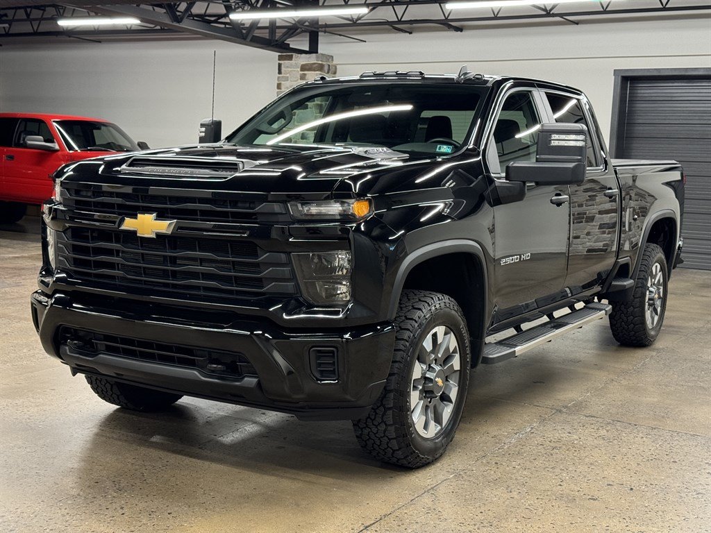 Used 2024 Chevrolet Silverado 2500 Custom w/ Custom Value Package AWD/4WD image 3