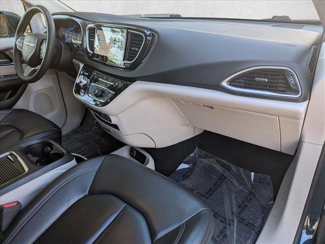 Used 2023 Chrysler Pacifica Touring-L image 22