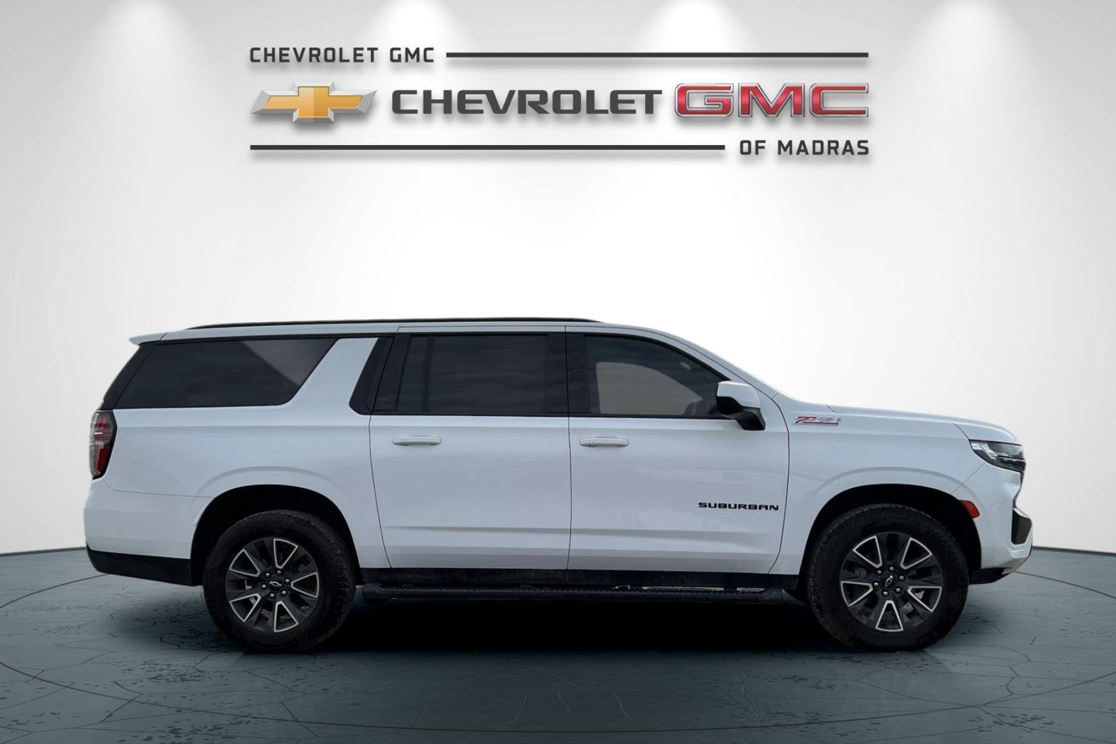 Used 2022 Chevrolet Suburban Z71 image 2
