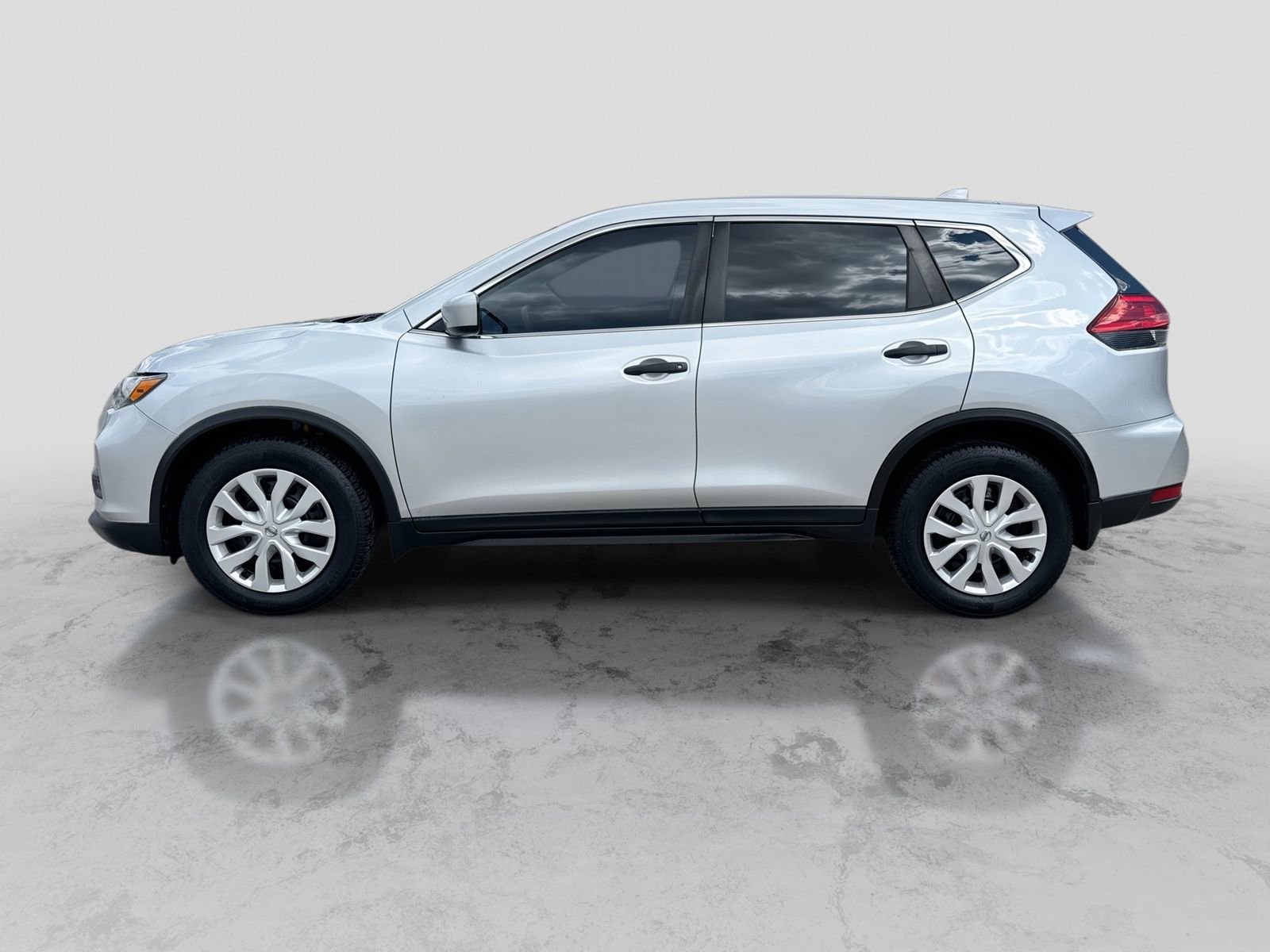 Used 2017 Nissan Rogue S AWD/4WD image 3