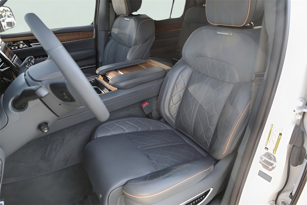 Used 2024 Jeep Grand Wagoneer Series III image 10