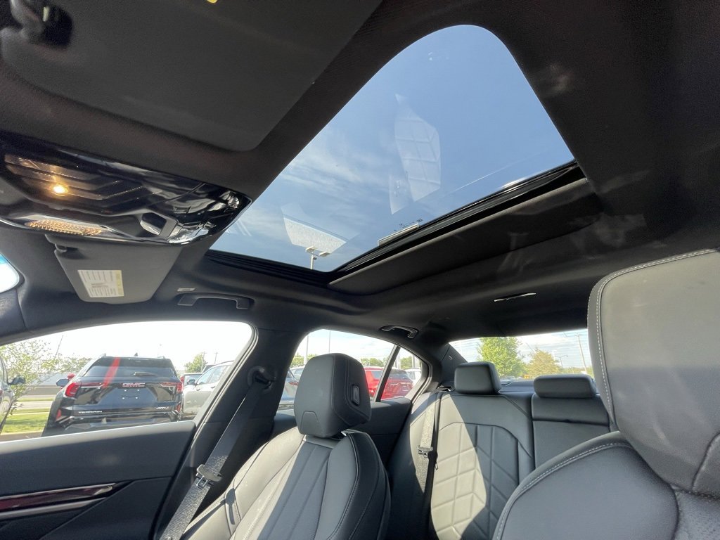 Used 2024 BMW i5 eDrive40i image 21