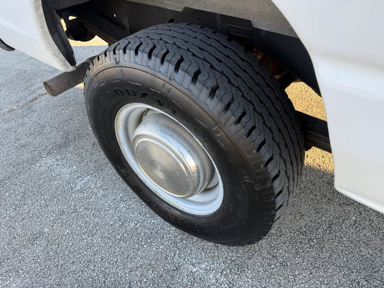 Used 2002 Ford E-350 and Econoline 350 Super Duty image 25