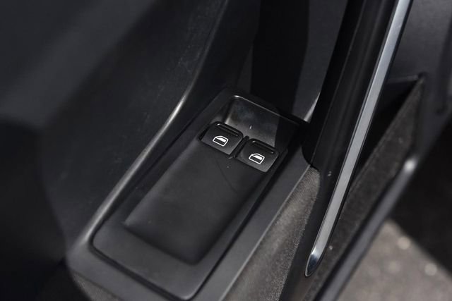 Used 2018 Volkswagen Beetle 2.0T S FWD image 9